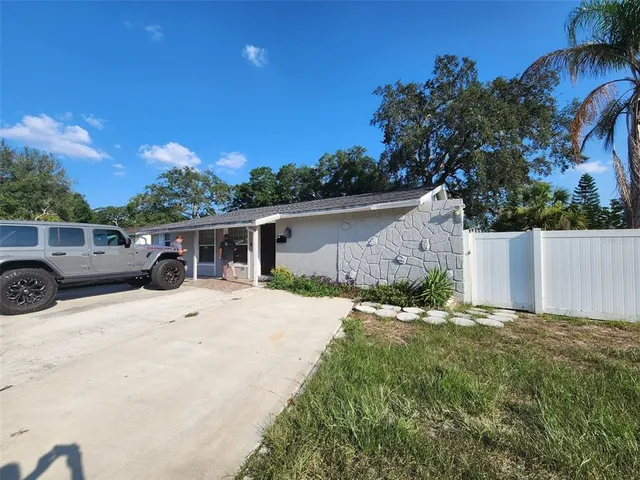 $3,400 | 8518 Woodlake Drive, Tampa, FL 33615