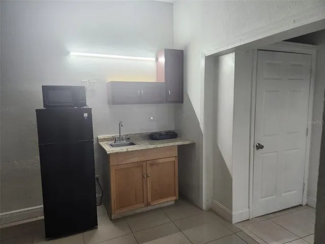 $3,400 | 8518 Woodlake Drive, Tampa, FL 33615