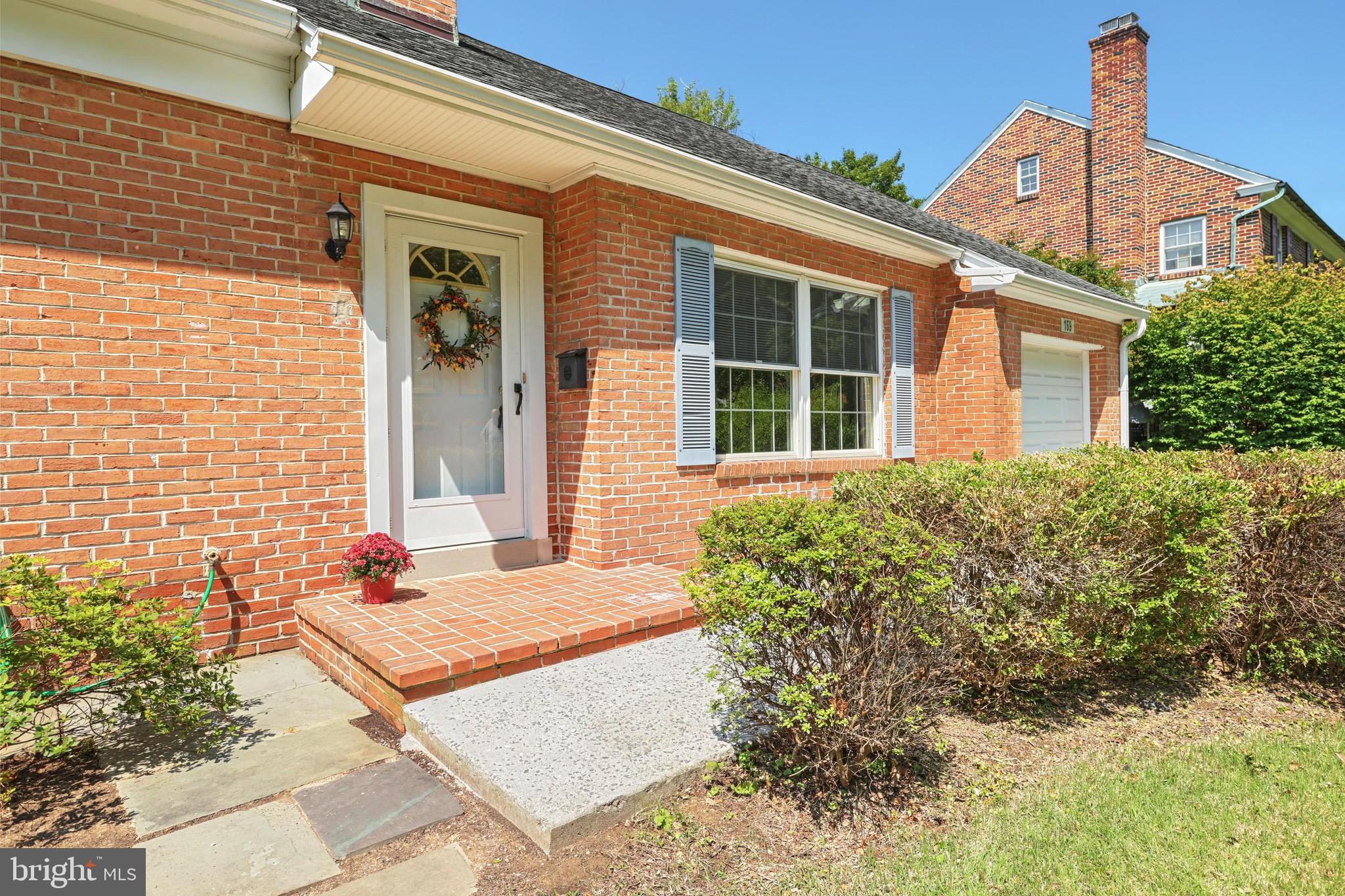169 Irving Road York, PA 17403 - Photo 3 of 27 Gallery Image 3