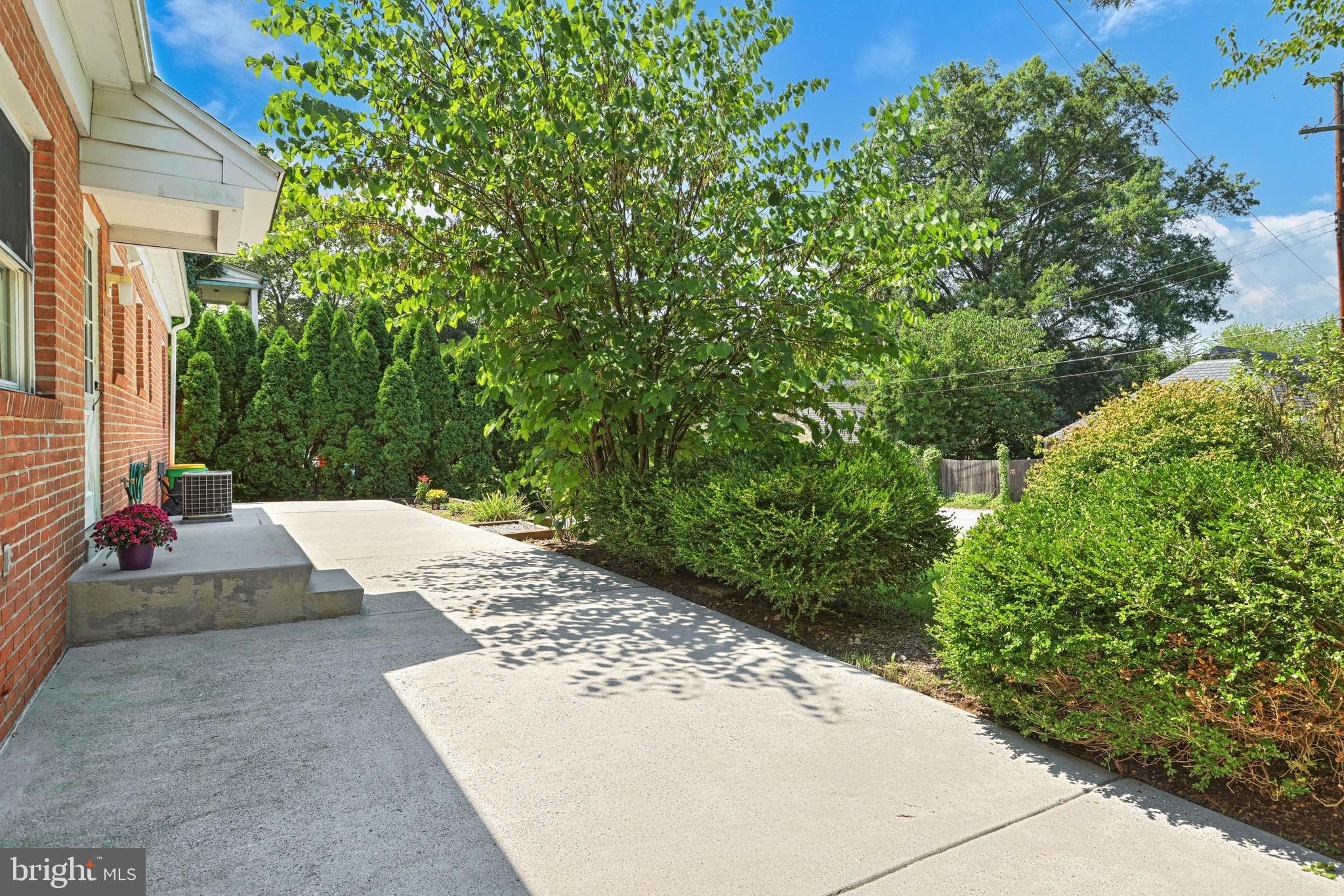 169 Irving Road York, PA 17403 - Photo 4 of 27 Gallery Image 4