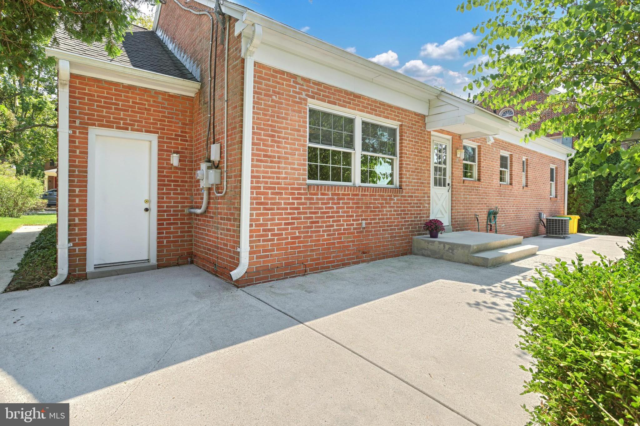 169 Irving Road York, PA 17403 - Photo 5 of 27 Gallery Image 5