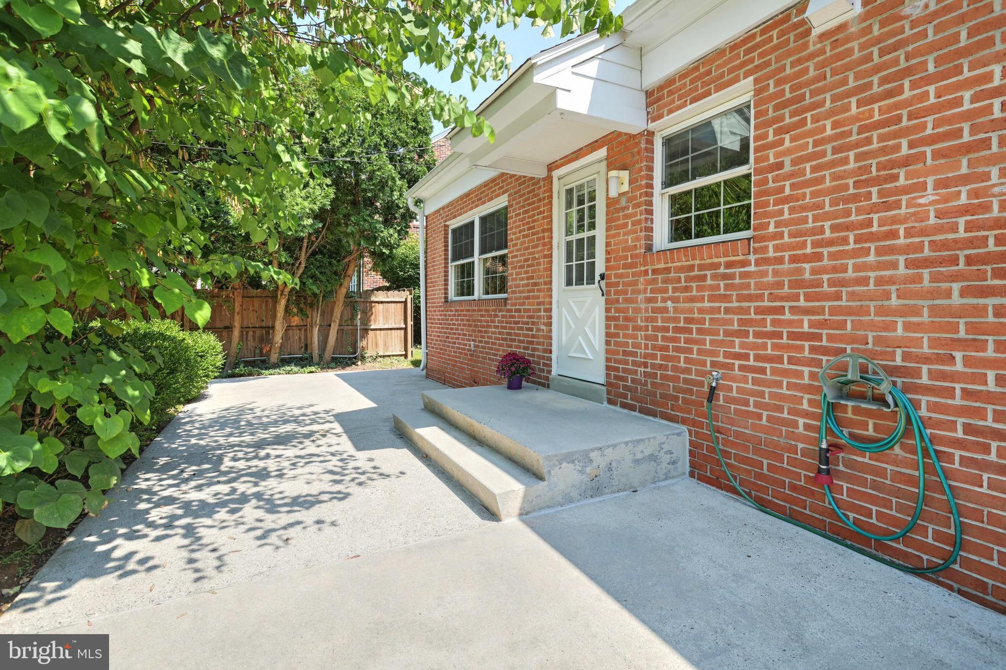 169 Irving Road York, PA 17403 - Photo 6 of 27 Gallery Image 6