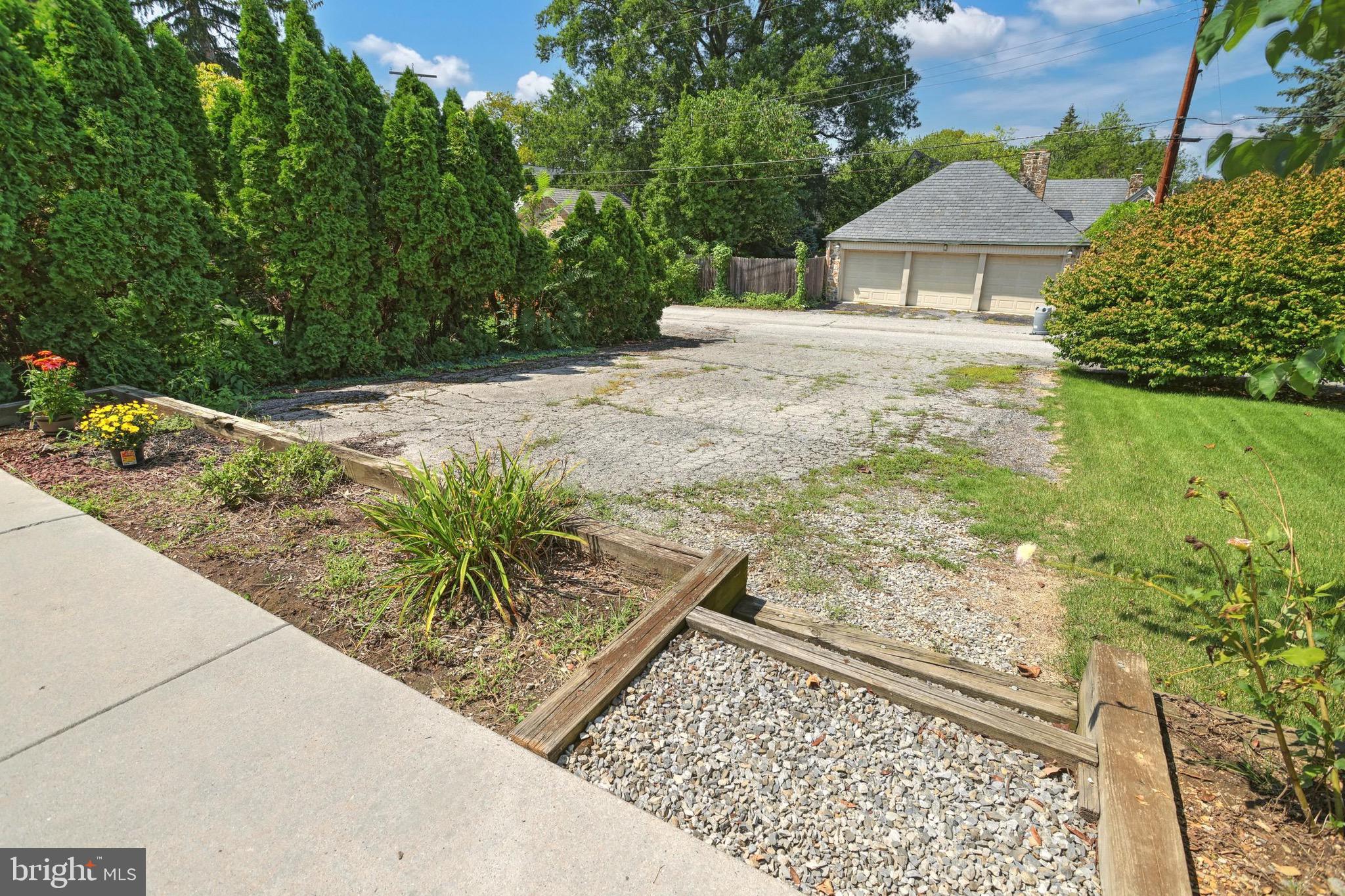 169 Irving Road York, PA 17403 - Photo 7 of 27 Gallery Image 7