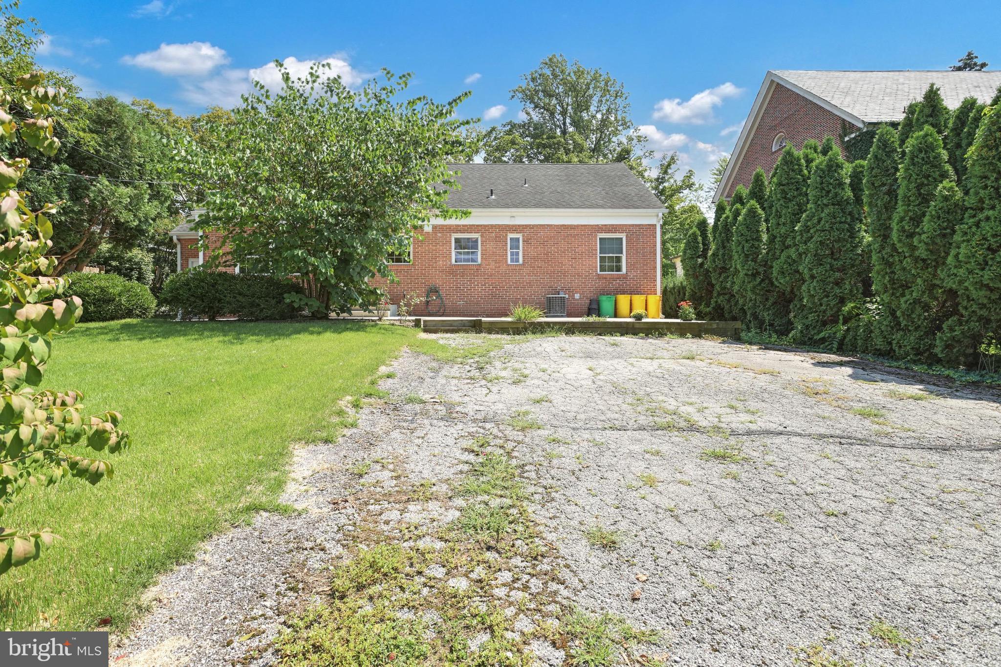 169 Irving Road York, PA 17403 - Photo 8 of 27 Gallery Image 8