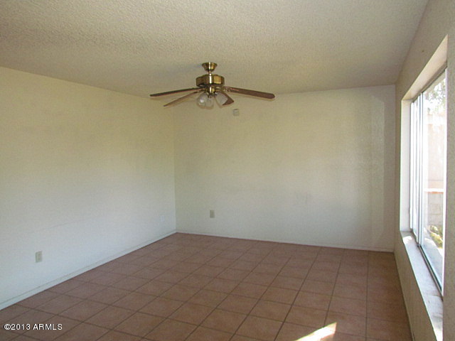 5322 West Granada Road Phoenix, AZ 85035 - Photo 12 of 40 023-118519 - Living Room