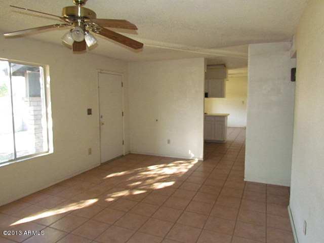 5322 West Granada Road Phoenix, AZ 85035 - Photo 13 of 40 023-118519 - Living Room-002