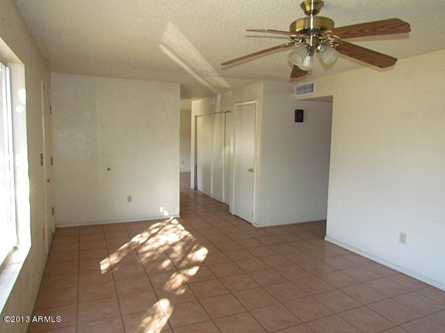 5322 West Granada Road Phoenix, AZ 85035 - Photo 14 of 40 023-118519 - Living Room-003