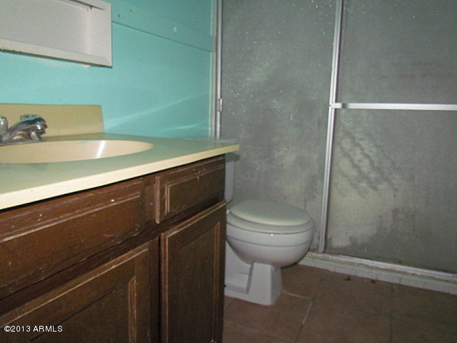 5322 West Granada Road Phoenix, AZ 85035 - Photo 29 of 40 023-118519 - Master Bathroom