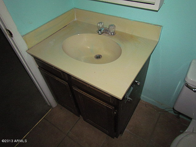 5322 West Granada Road Phoenix, AZ 85035 - Photo 30 of 40 023-118519 - Master Bathroom Sink