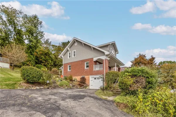 a view of a house with a yard and plants