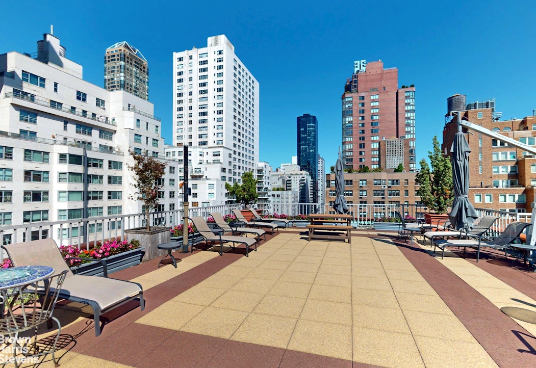 301 East 62nd Street, Unit 14B Manhattan, NY 10065 - Photo 11 of 14