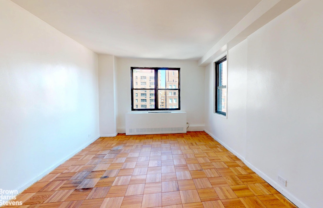 301 East 62nd Street, Unit 14B Manhattan, NY 10065 - Photo 5 of 14
