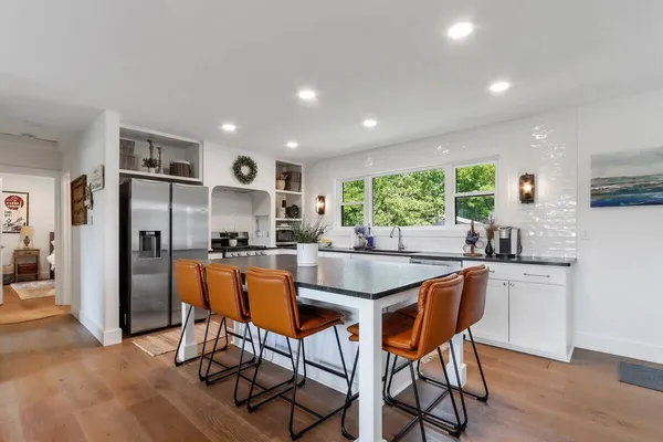 $3,200 | 190 Dewey Avenue, Fontana, WI 53125