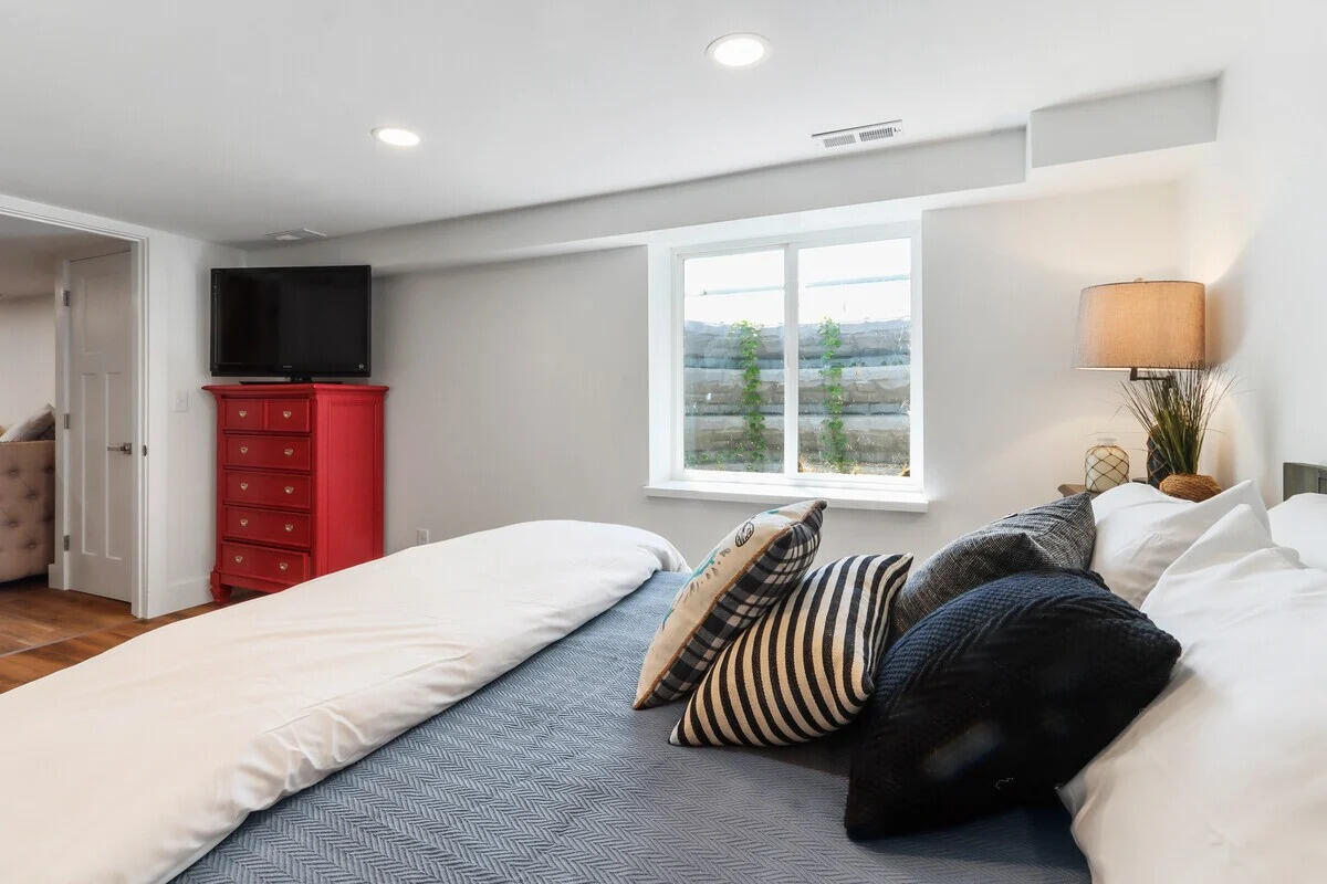 190 Dewey Avenue Fontana, WI 53125 - Photo 10 of 16 14