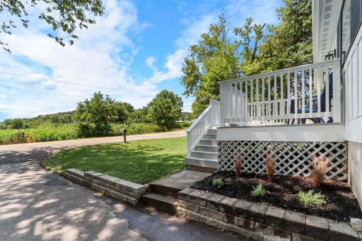 190 Dewey Avenue Fontana, WI 53125 - Photo 13 of 16 17