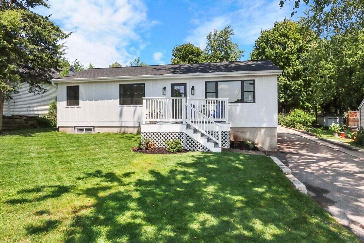 190 Dewey Avenue Fontana, WI 53125 - Photo 14 of 16 15