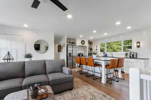 $3,200 | 190 Dewey Avenue, Fontana, WI 53125