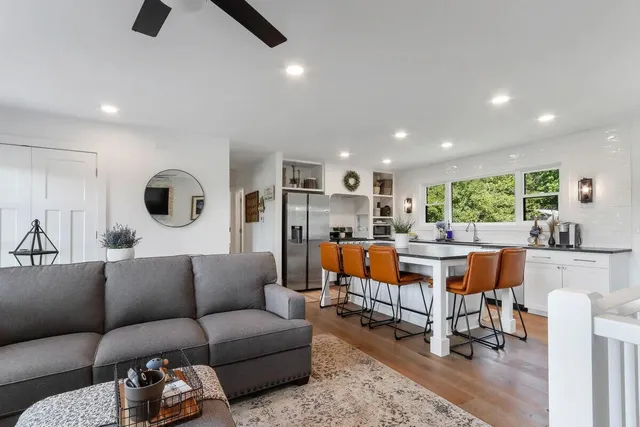 $3,200 | 190 Dewey Avenue, Fontana, WI 53125