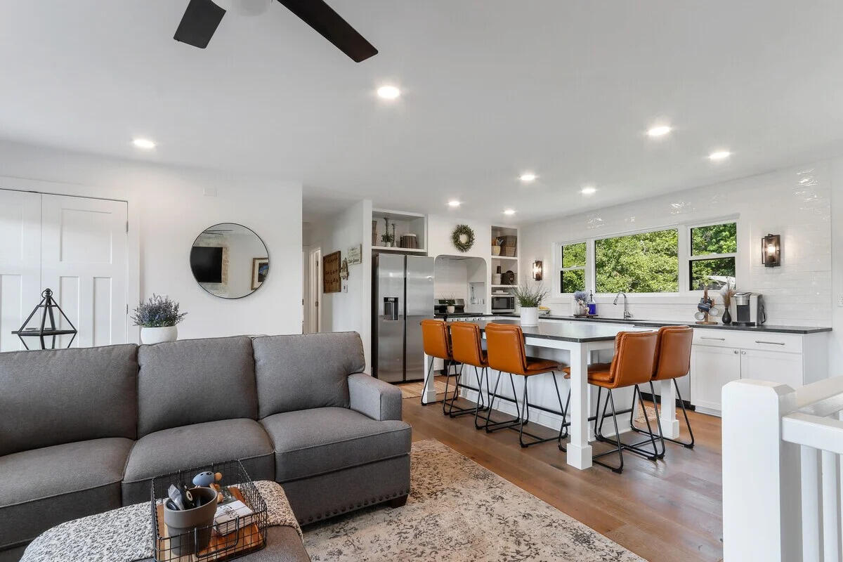 190 Dewey Avenue Fontana, WI 53125 - Photo 3 of 16 3