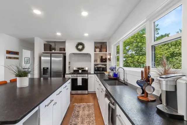 $3,200 | 190 Dewey Avenue, Fontana, WI 53125