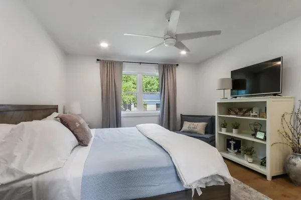 $3,200 | 190 Dewey Avenue, Fontana, WI 53125