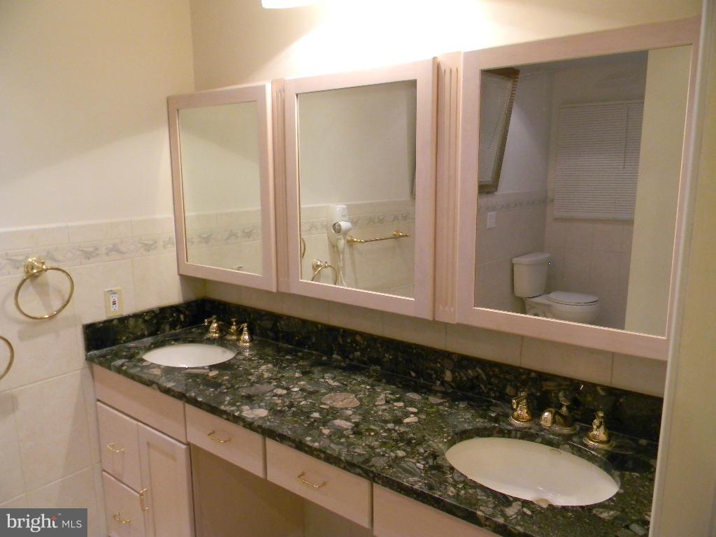 6 Linlow Court Baltimore, MD 21286 - Photo 14 of 22 Bath