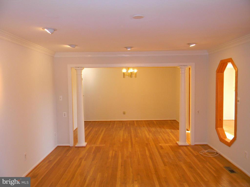 6 Linlow Court Baltimore, MD 21286 - Photo 5 of 22 Dining Room