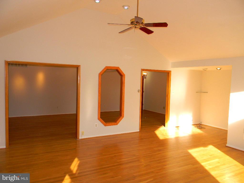 6 Linlow Court Baltimore, MD 21286 - Photo 7 of 22 Living Room