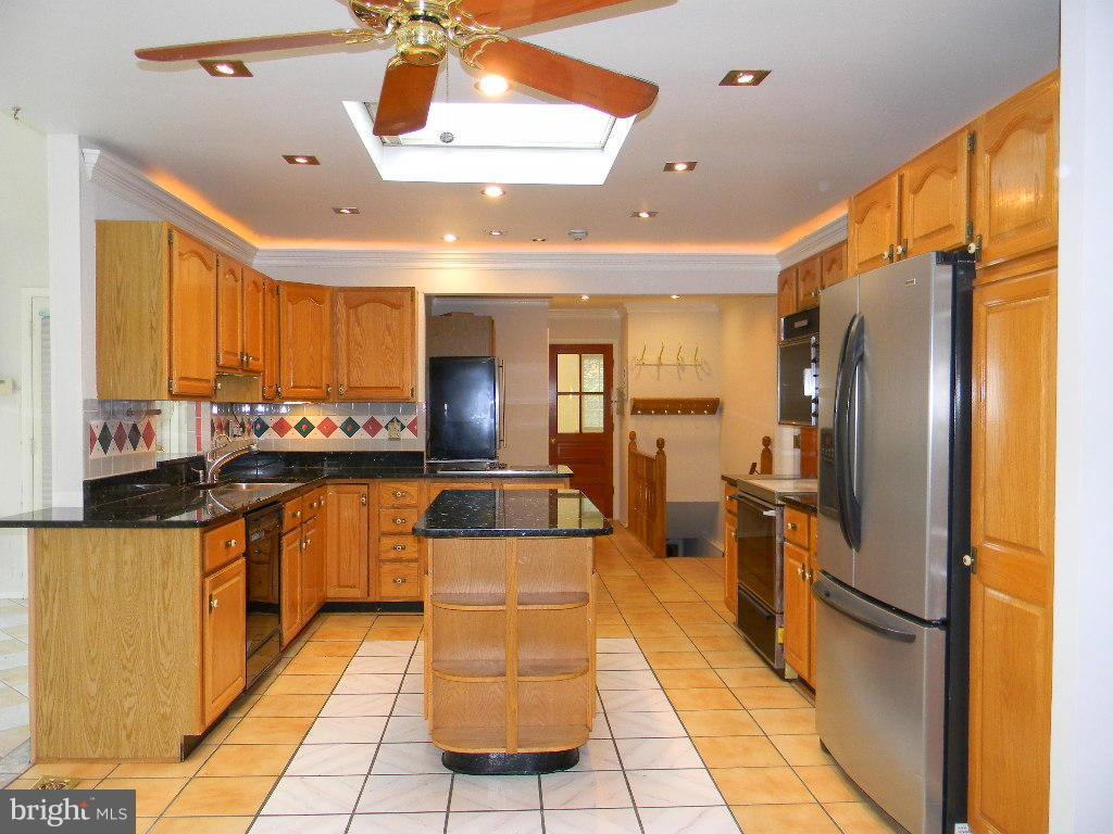 6 Linlow Court Baltimore, MD 21286 - Photo 10 of 22 Kitchen