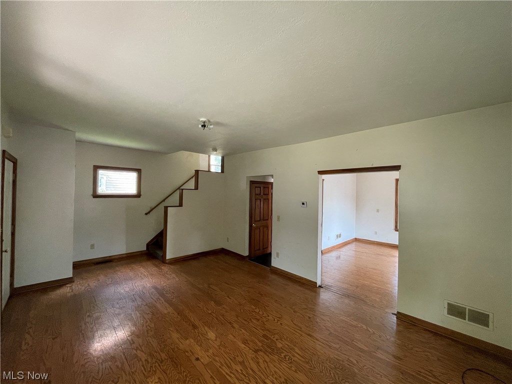 829 Berwin Street Akron, OH 44310 - Photo 4 of 24 View of hardwood floored spare room