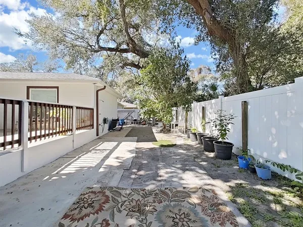 a view of a pathway of a house with wooden fence