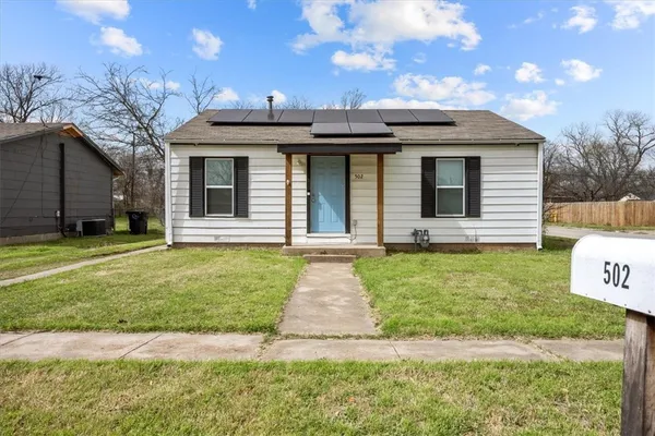 a view of a house with a yard