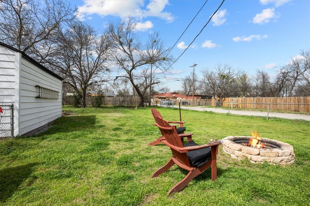 502 Bales Street Cleburne, TX 76033 - Photo 16 of 20 a backyard of a house with table and chairs