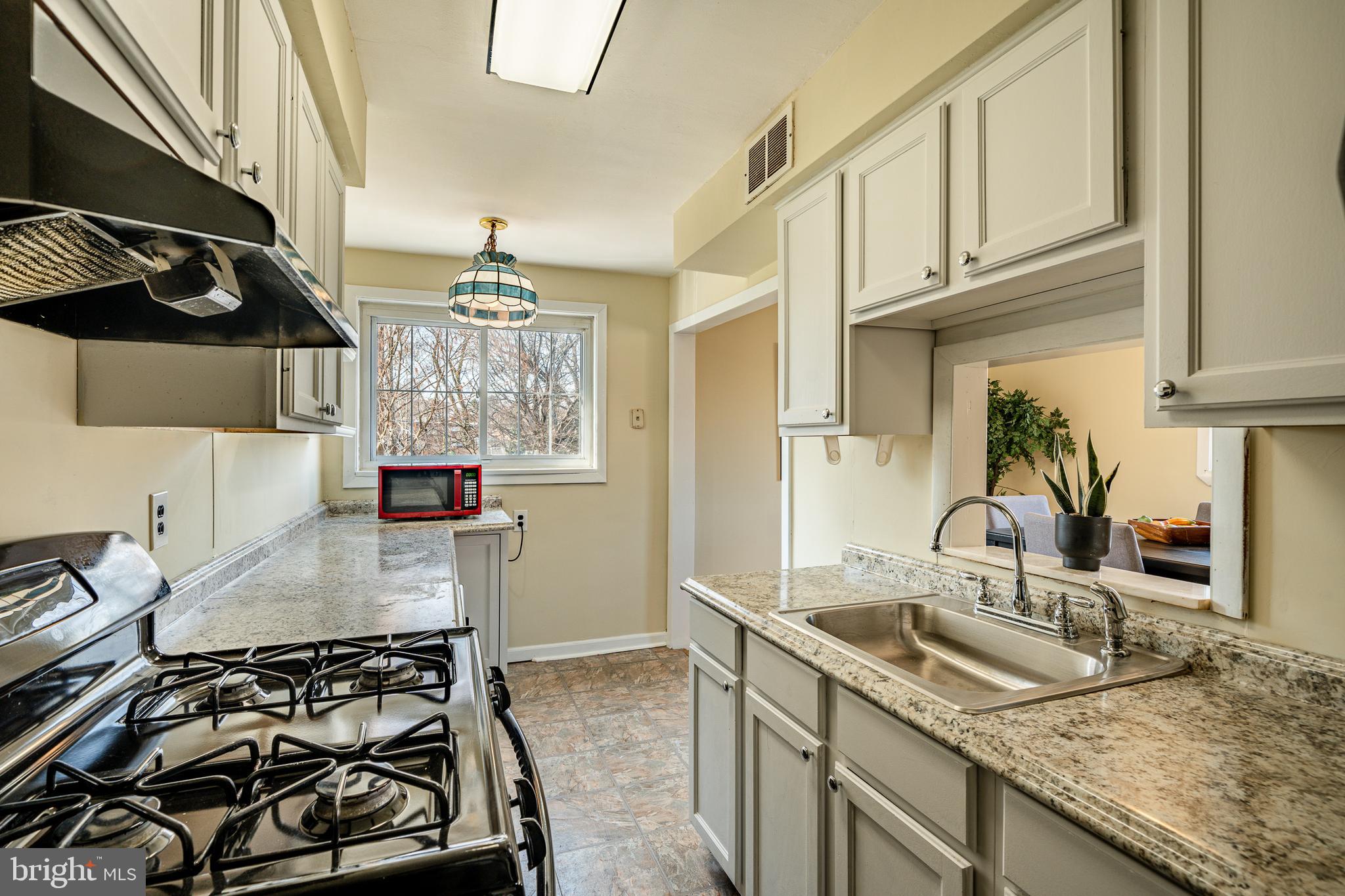 1920 Edwards Road Folcroft, PA 19032 - Photo 11 of 27 kitchen