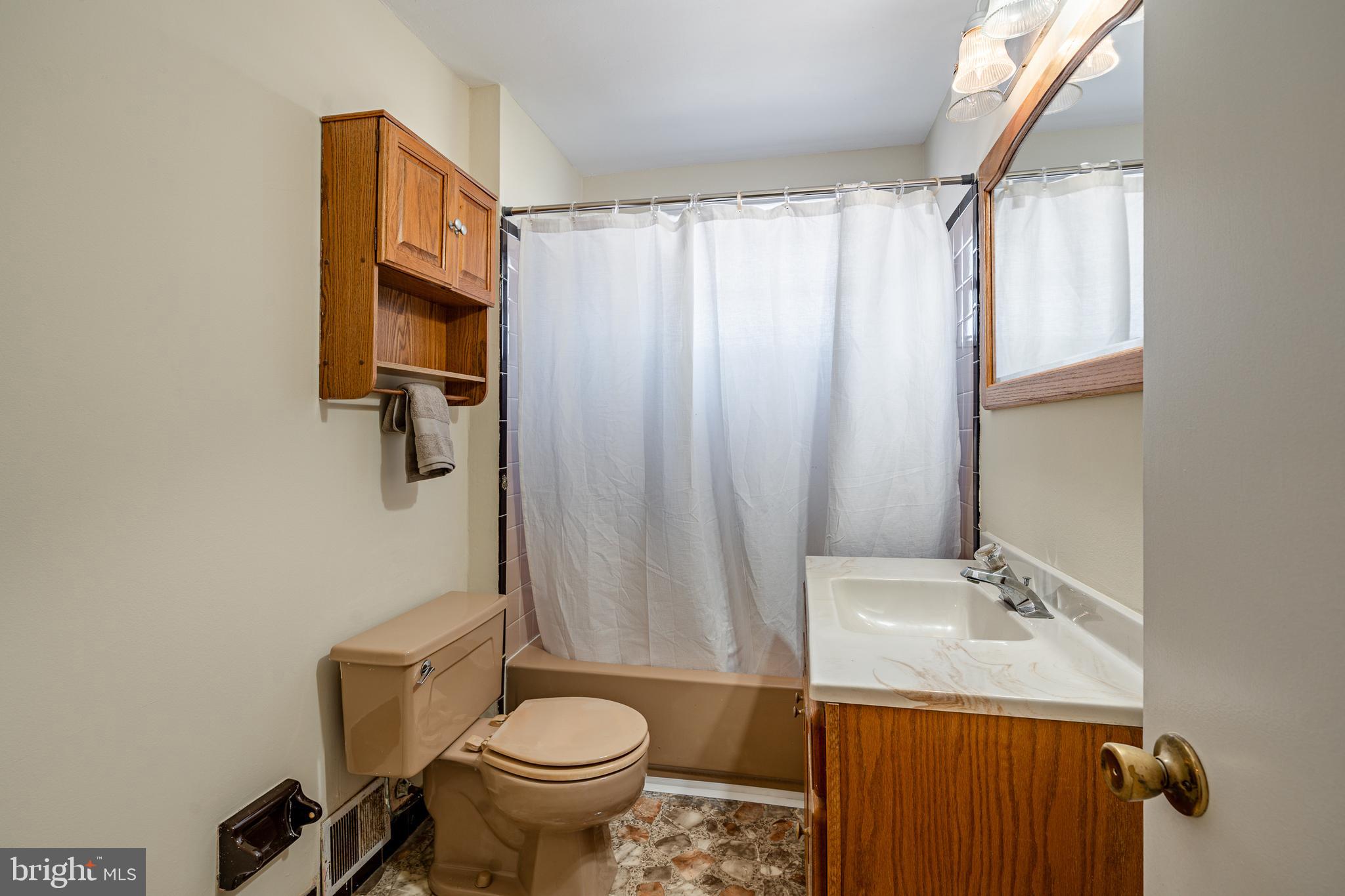 1920 Edwards Road Folcroft, PA 19032 - Photo 18 of 27 main primary bathroom