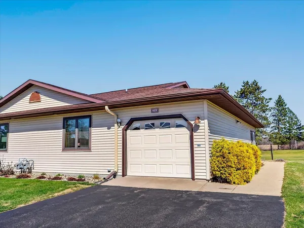 $227,500 | 623 Saddle Ridge, Portage, WI 53901