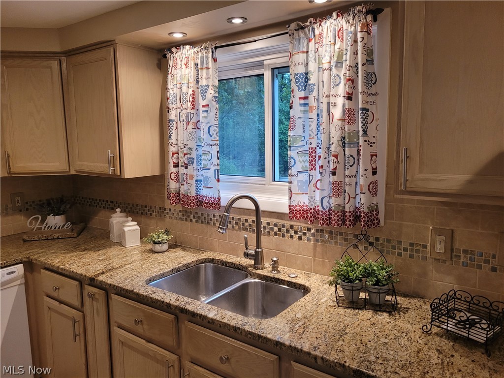 3643 Burbridge Road Cleveland, OH 44121 - Photo 6 of 13