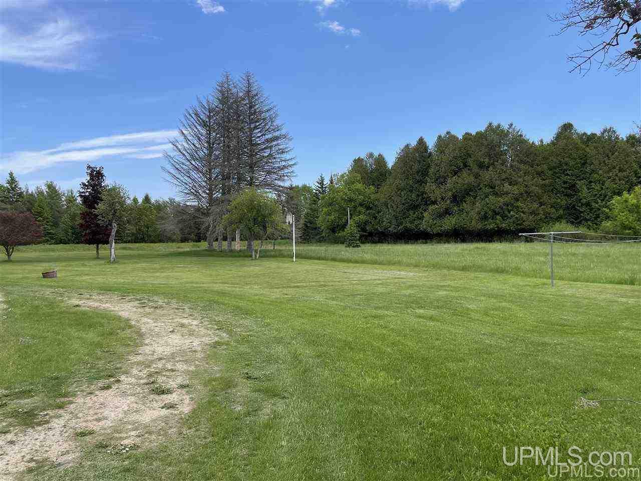 10077 R 9 Lane Gladstone, MI 49837 - Photo 27 of 48