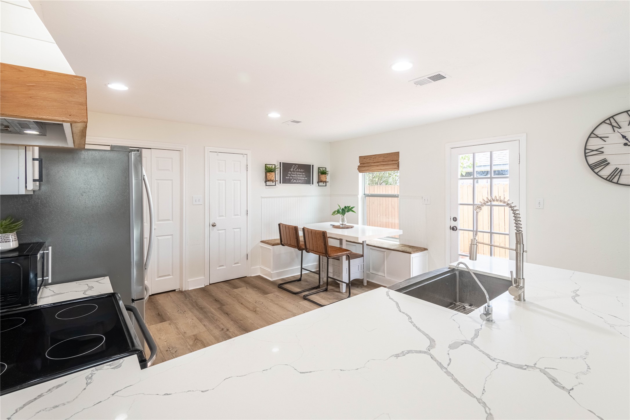 2031 7th Street Hempstead, TX 77445 - Photo 12 of 30 a living room with furniture and a window