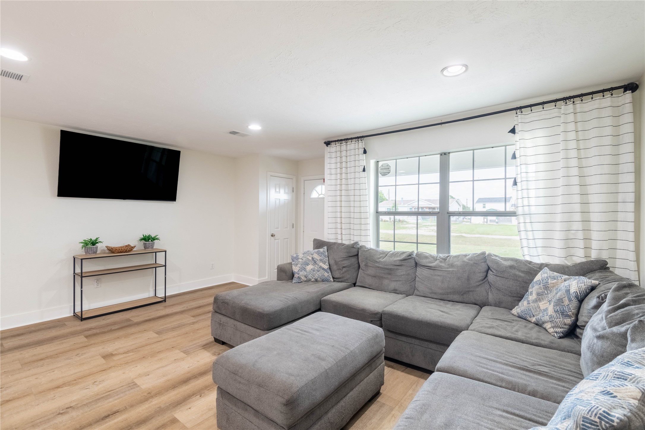2031 7th Street Hempstead, TX 77445 - Photo 5 of 30 a living room with furniture and a flat screen tv