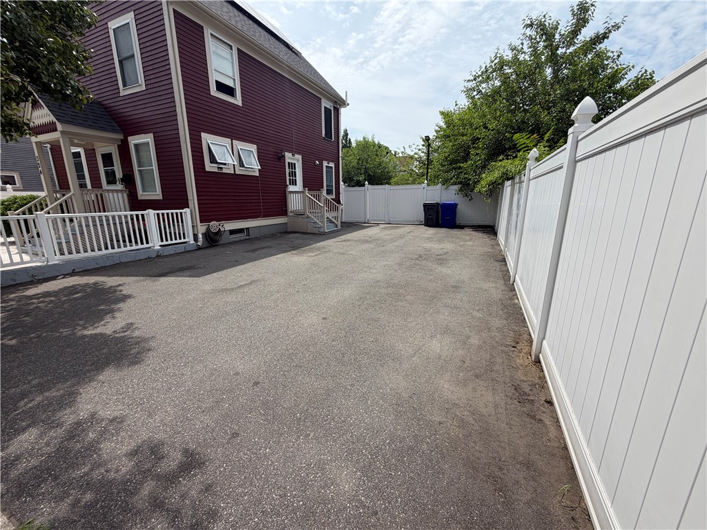 324 Dudley Street Providence, RI 02907 - Photo 4 of 24