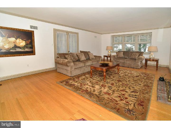 342 Holmecrest Road Jenkintown, PA 19046 - Photo 2 of 23 Living Room