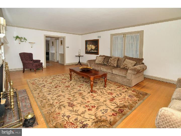 342 Holmecrest Road Jenkintown, PA 19046 - Photo 3 of 23 Living Room