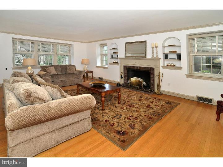 342 Holmecrest Road Jenkintown, PA 19046 - Photo 4 of 23 Living Room