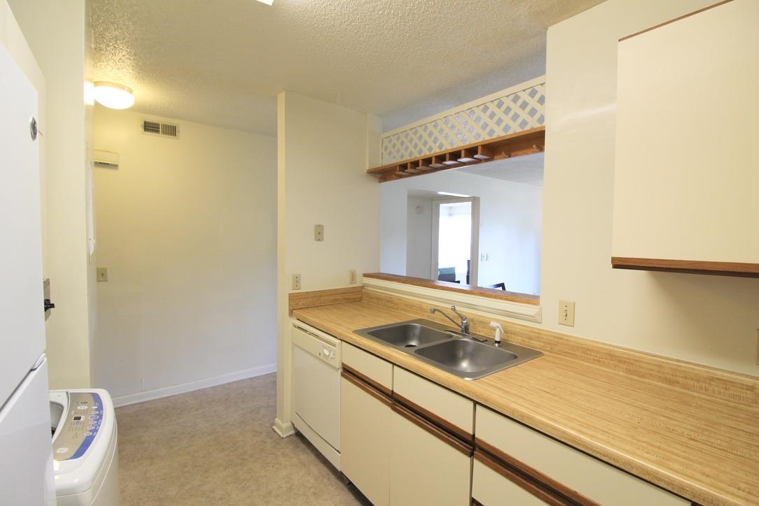 1372 Hunters Road, Unit C Harrisonburg, VA 22801 - Photo 6 of 13 Gallery Image 6