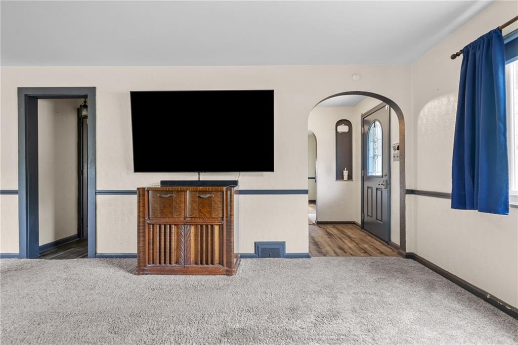 4768 Rolling Hills Road Pittsburgh, PA 15236 - Photo 6 of 49 Gallery Image 6
