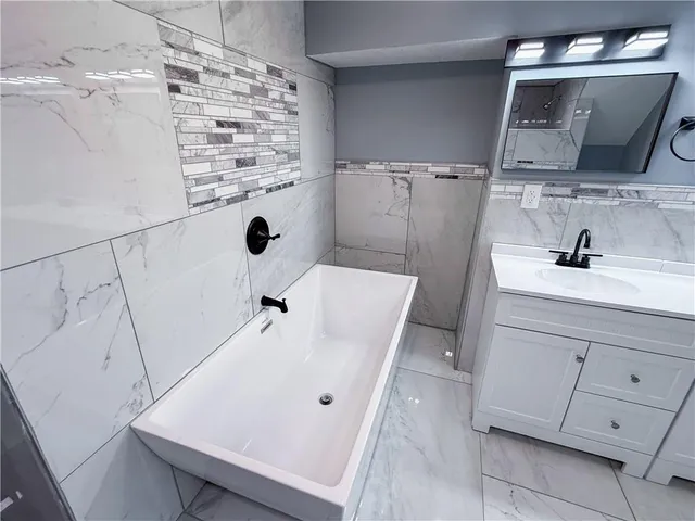 $295,000 | 4121 Woodland Avenue, Kansas City, MO 64110