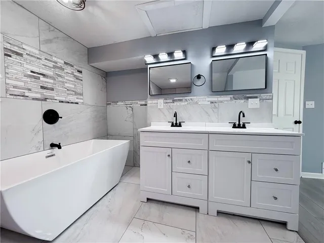 $295,000 | 4121 Woodland Avenue, Kansas City, MO 64110