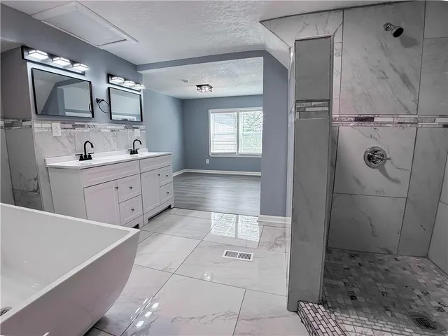 $295,000 | 4121 Woodland Avenue, Kansas City, MO 64110