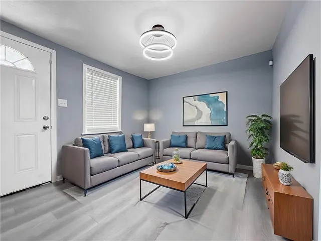 $295,000 | 4121 Woodland Avenue, Kansas City, MO 64110